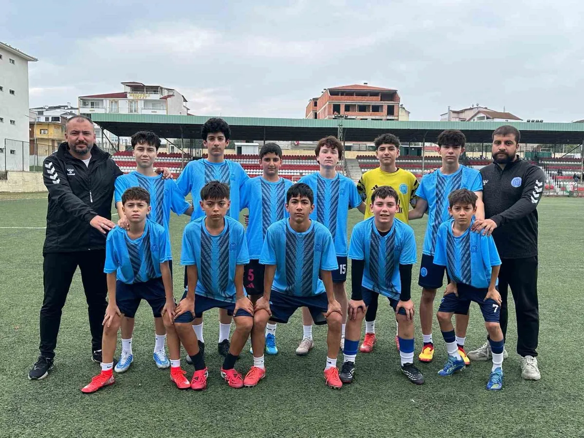 1299 Bilecik Spor Kulübü 14U takımı hazırlık maçında Osmanelispor'u farklı geçti