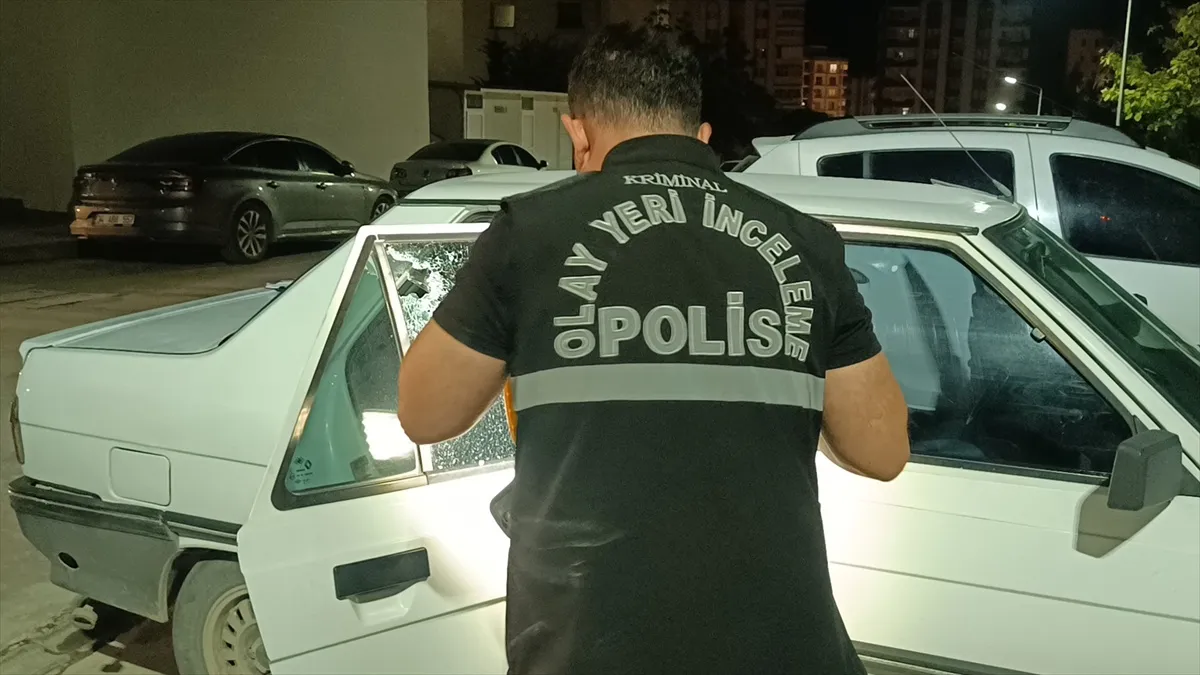 Adana Kozan'da iş yerine düzenlenen silahlı saldırıda 2 kişi yaralandı