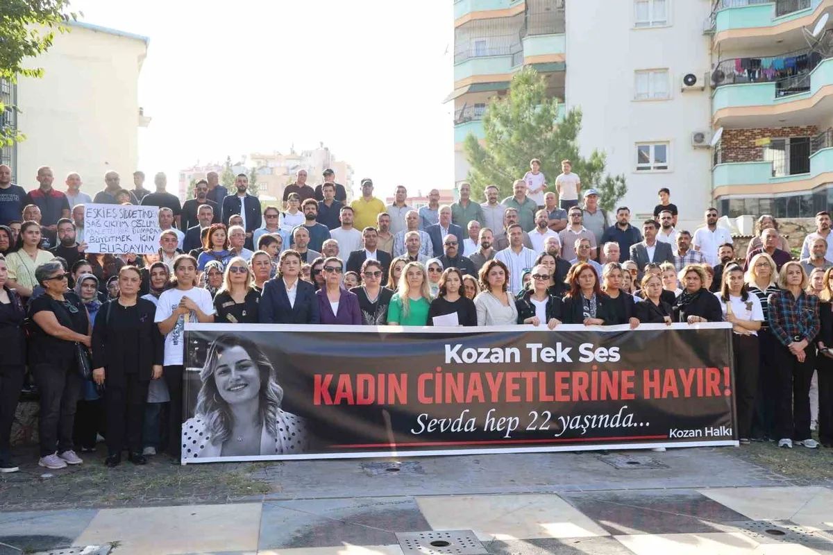 Adana Kozan'da kadınlar Sevda Dinler cinayetine karşı bir araya geldi