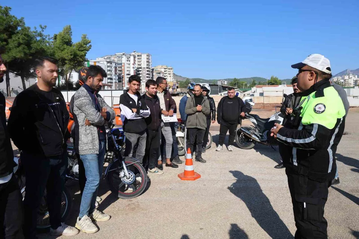 Adana Kozan'da kuryelere trafik güvenliği ve hız uyarısı eğitimi