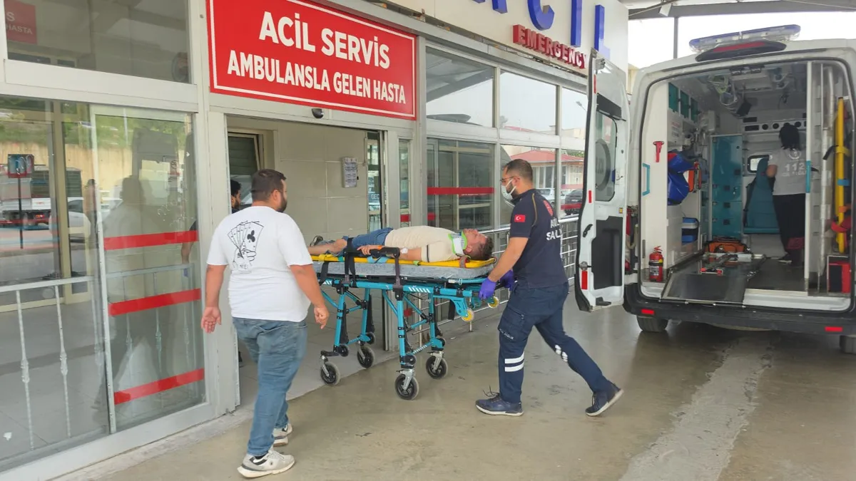 Adana Kozan'da otomobil ile motosiklet çarpıştı: 2 kişi yaralandı