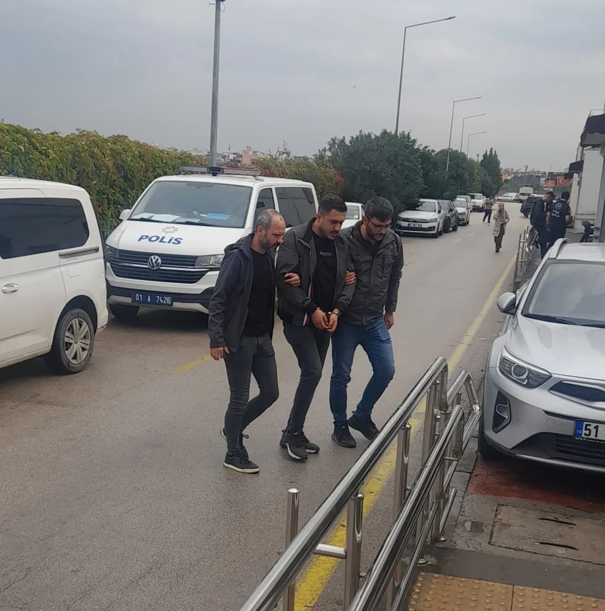 Adana'da Bayğaralar suç örgütü üyesi olduğu öne sürülen H.Ö. yakalandı