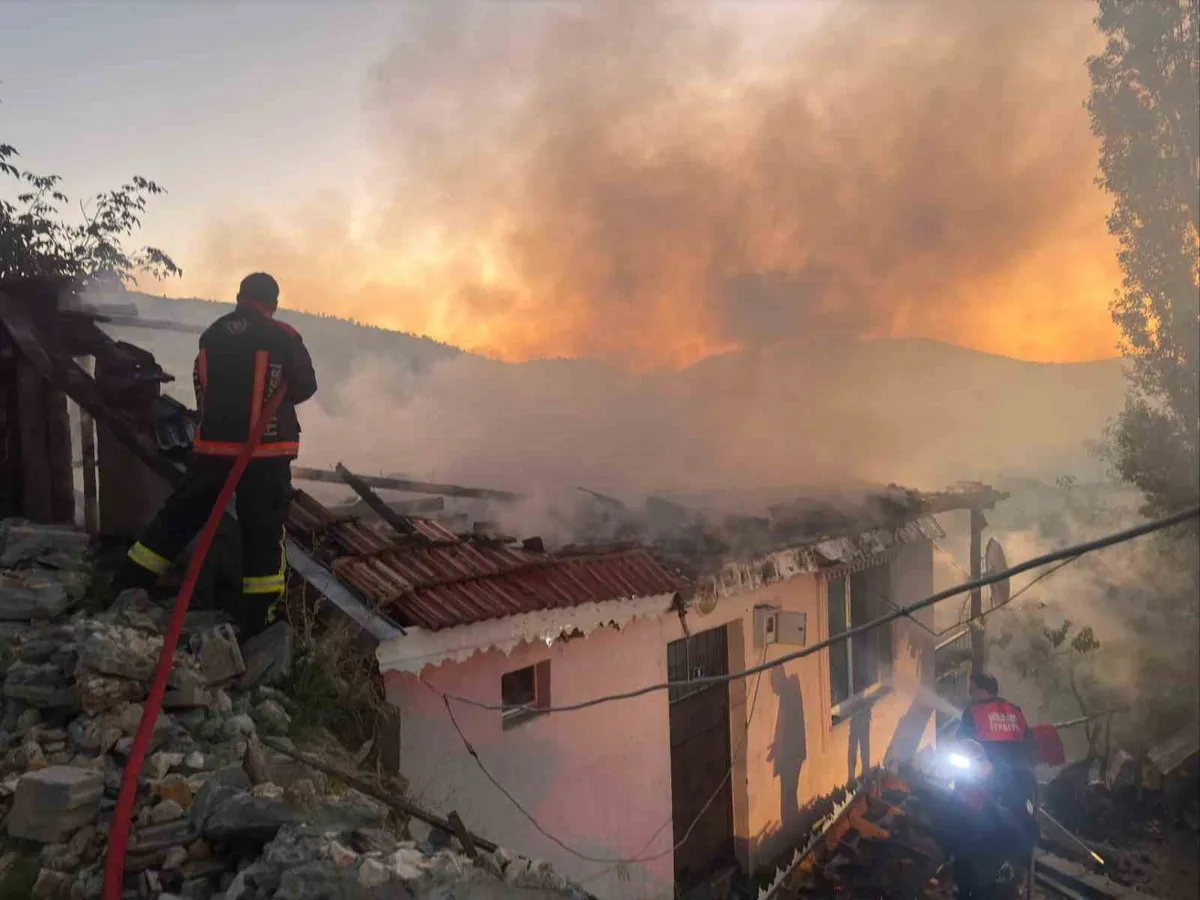 Adıyaman Gölbaşı'nda akrabasının evini ve motosikletini yakan şahıs tutuklandı