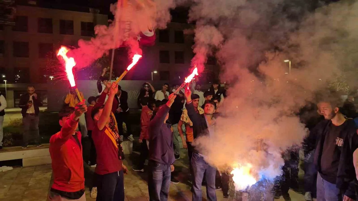 Adıyaman'da Galatasaray taraftarlarından coşkulu derbi kutlaması