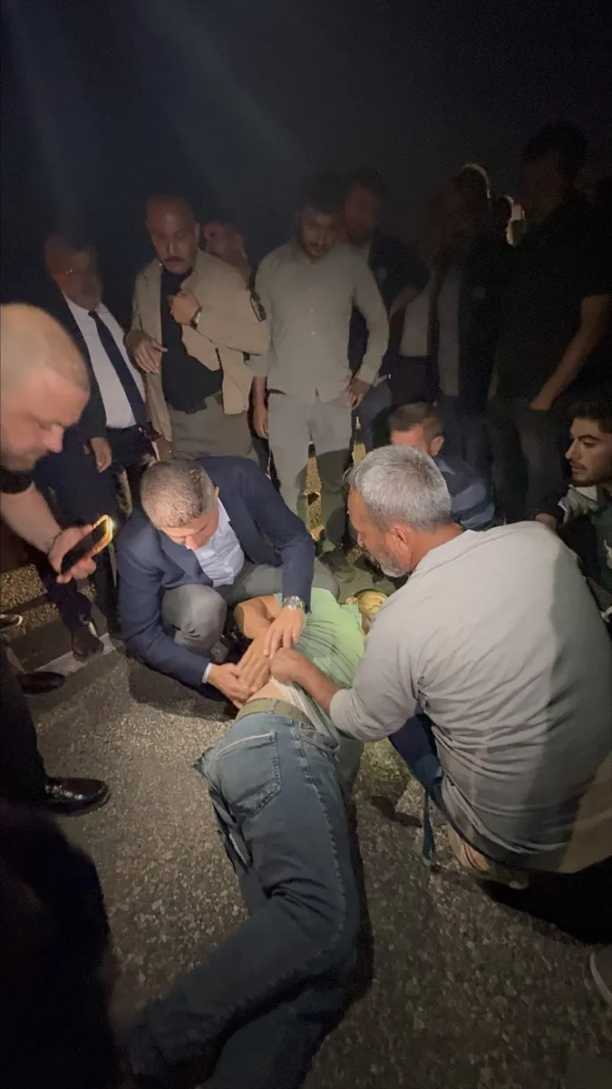 Adıyaman'da trafik kazası: Yaralı yayaya milletvekili ilk müdahaleyi yaptı