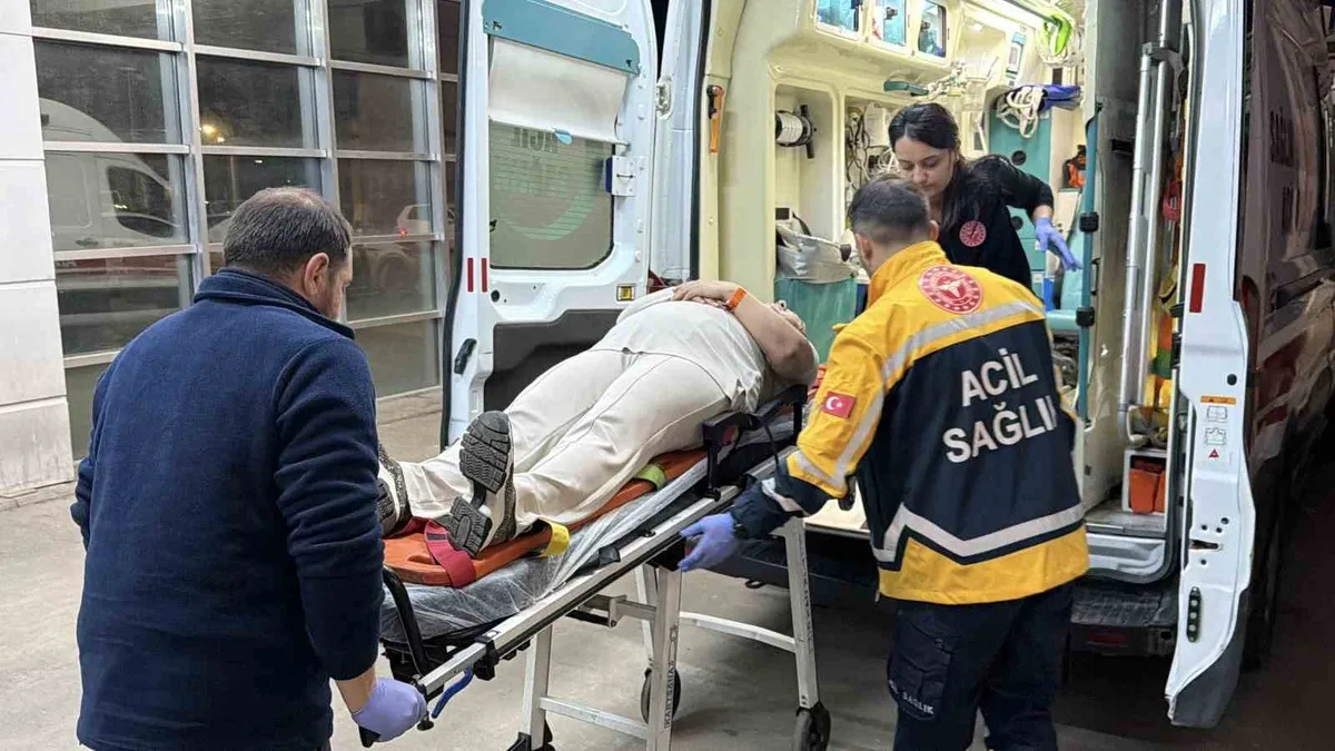Adıyaman'da yardım etmek isterken otomobilin çarptığı kadın yaralandı