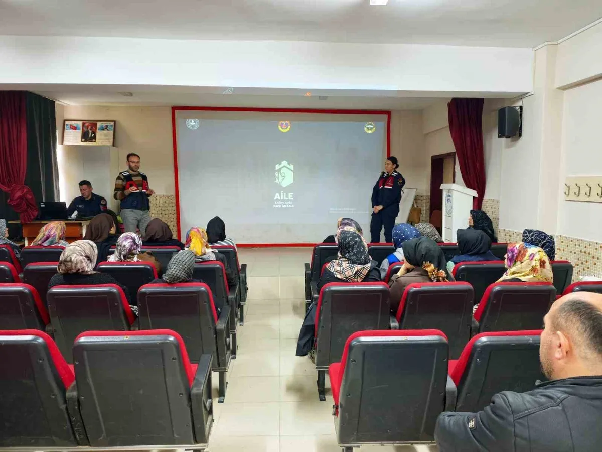 Afyonkarahisar İhsaniye'de velilere bağımlılıkla mücadele eğitimi verildi