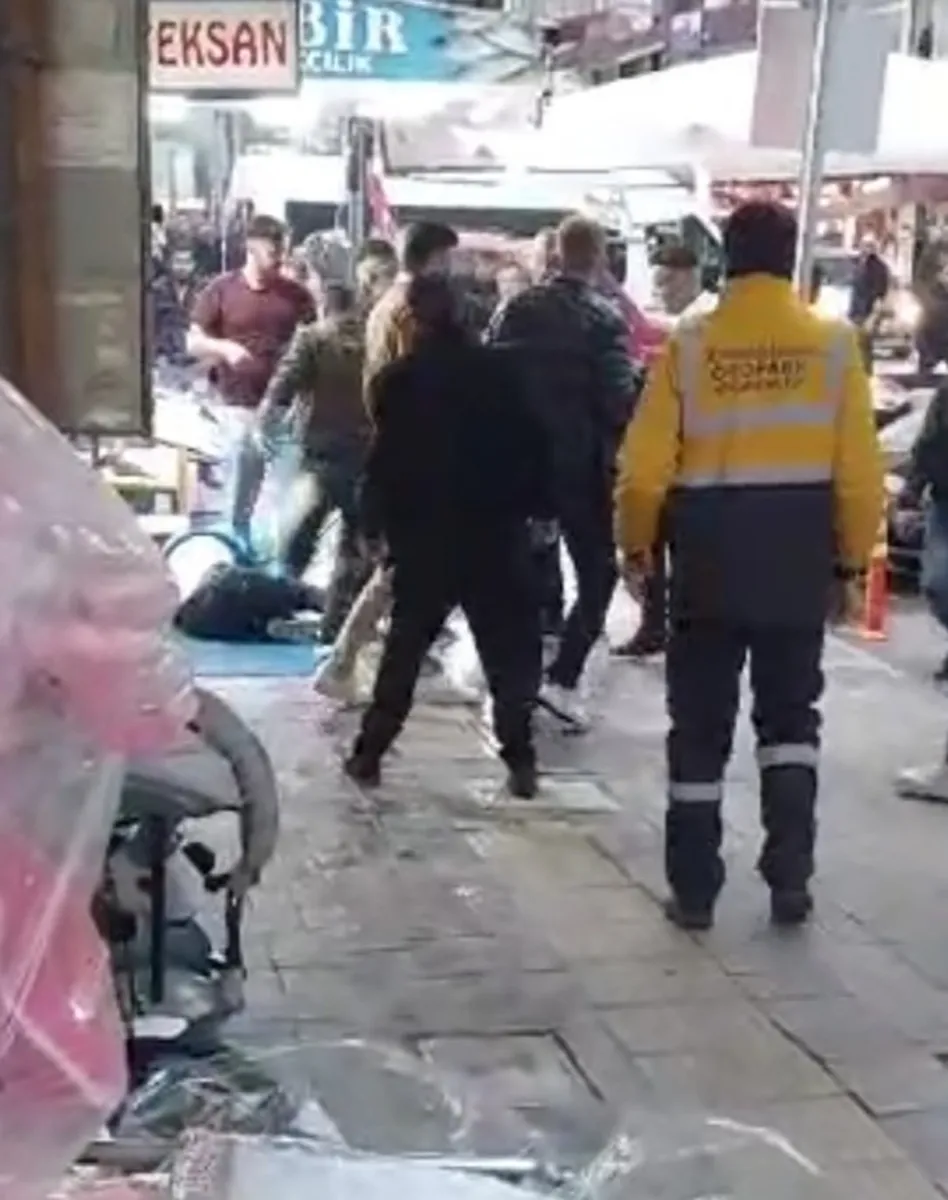 Afyonkarahisar'da cadde ortasında sopalı saldırı: 1 ağır yaralı