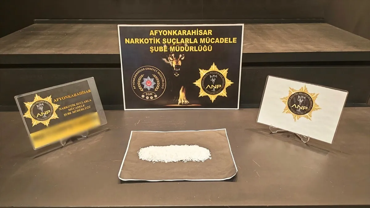 Afyonkarahisar'da düzenlenen uyuşturucu operasyonunda 3 kişi tutuklandı