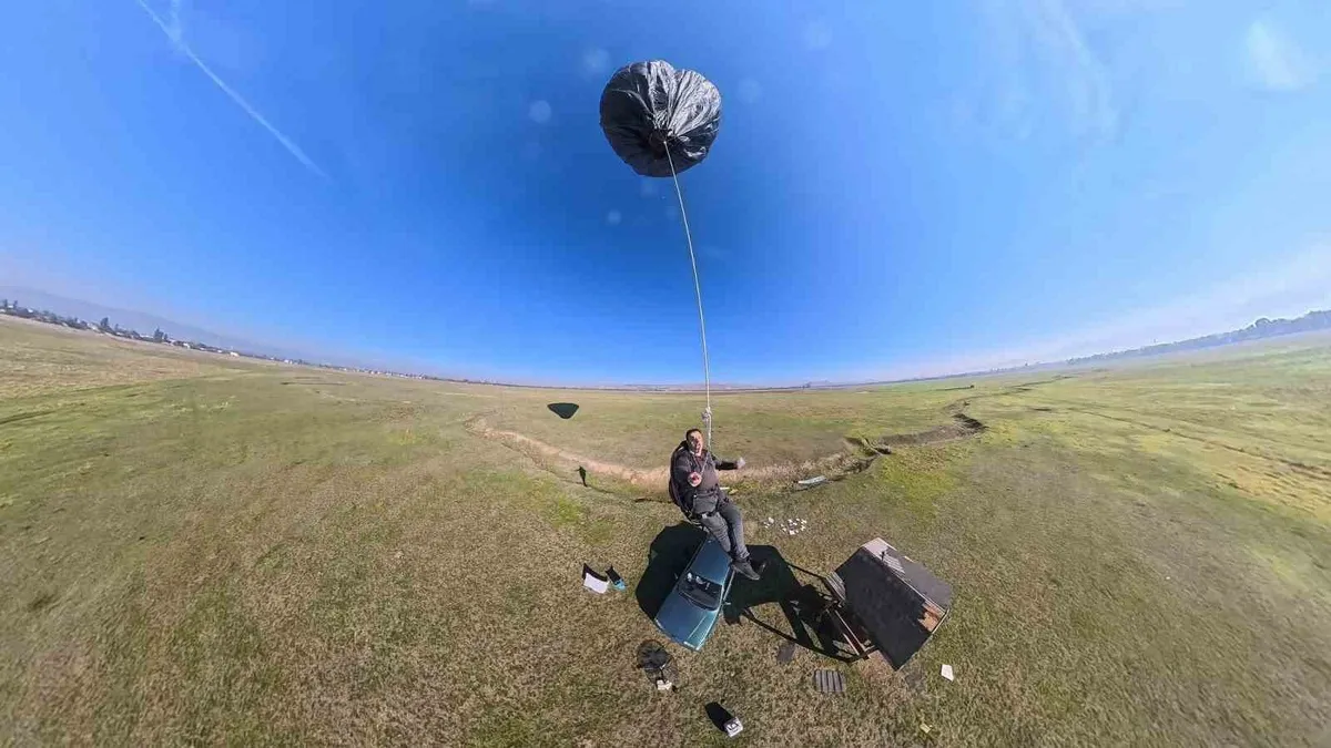 Afyonkarahisar'da Halil Akdeniz 600 çöp poşetiyle güneş enerjili balon tasarladı