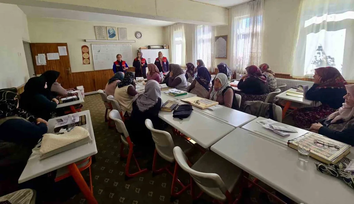 Afyonkarahisar'da kadın çiftçilere zoonoz hastalıklar eğitimi verildi