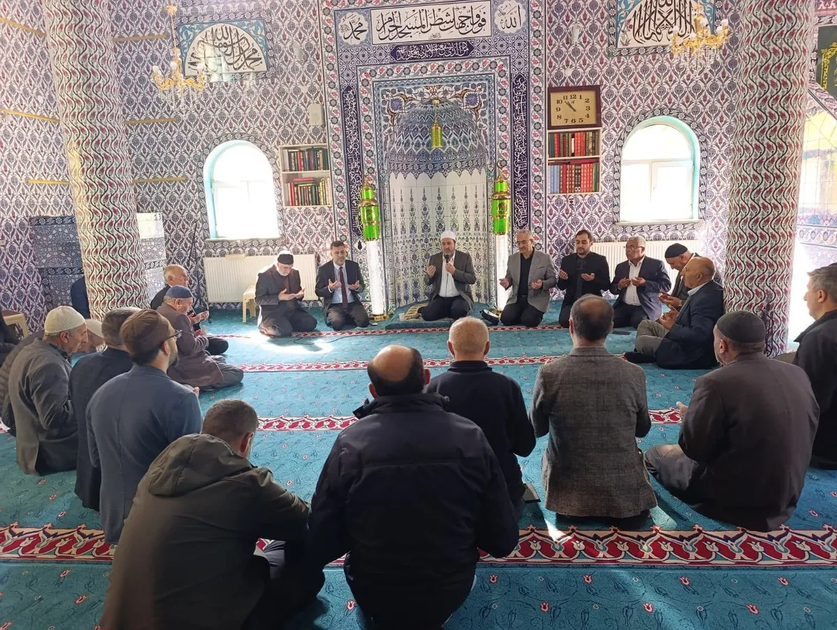Ağrı Hamur'da umreye gidecek vatandaşlar için bilgilendirme semineri yapıldı
