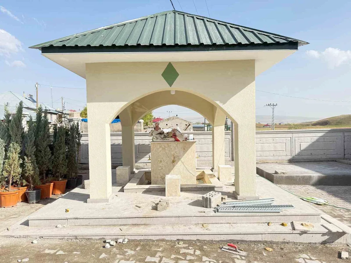 Ağrı Patnos'ta köy halkı imece usulüyle cami bahçesine külliye kazandırdı