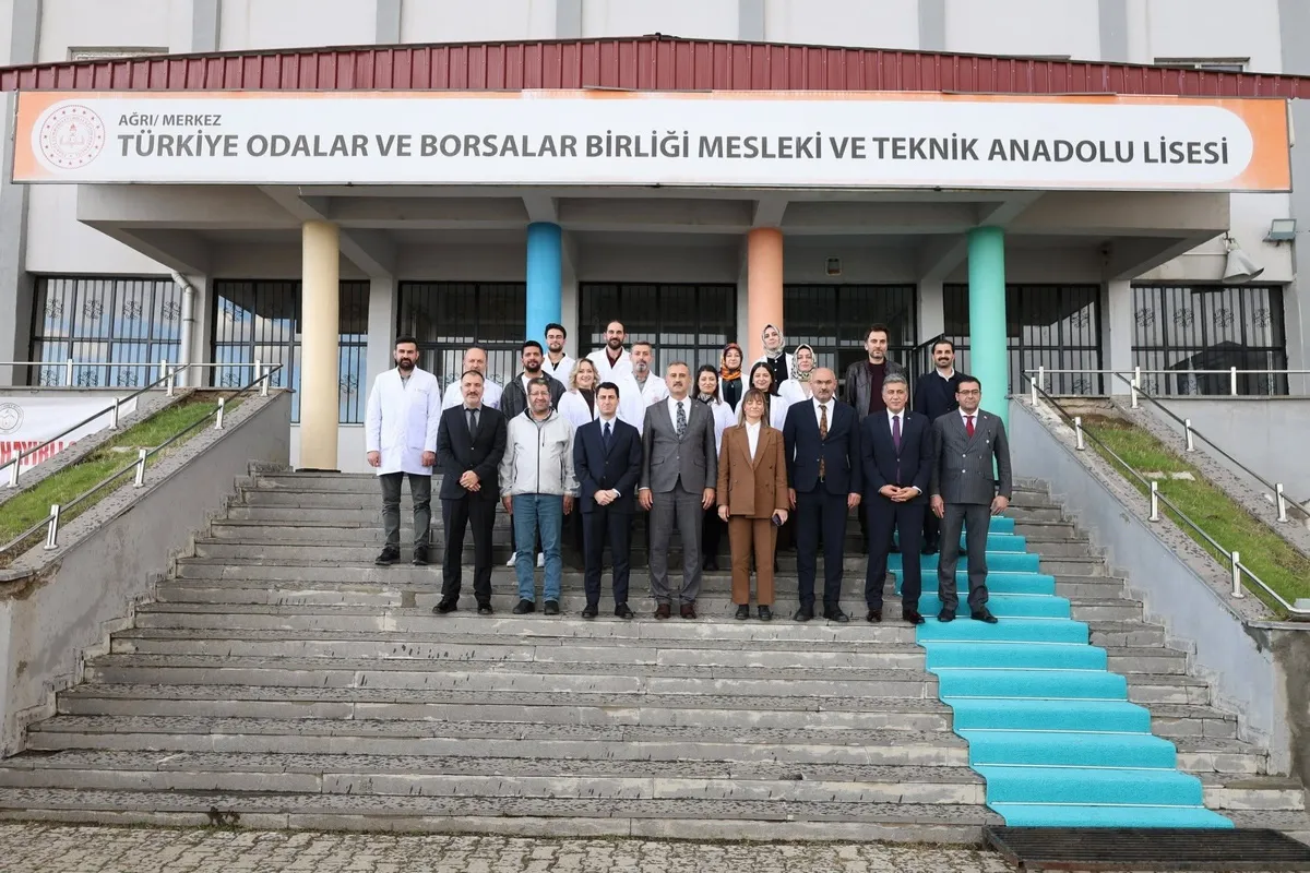 Ağrı'da TOBB Mesleki ve Teknik Anadolu Lisesi'nde incelemelerde bulunuldu
