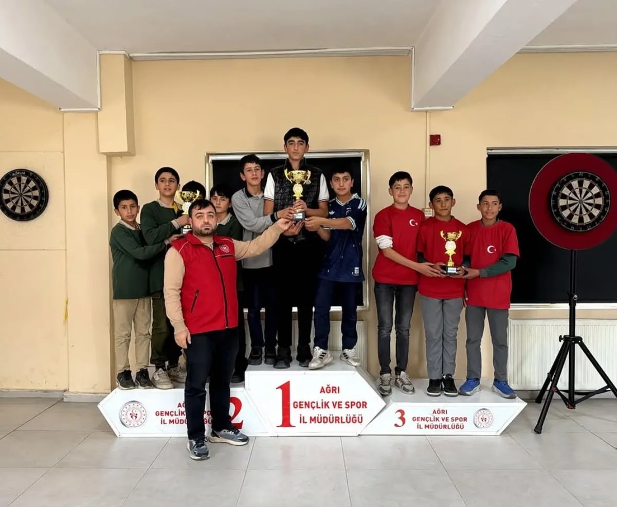 Ağrı'nın Hamur ilçesinde okul sporları dart müsabakaları tamamlandı