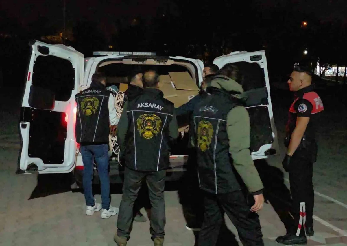 Aksaray'da tır ve inşaat hırsızlığı şüphelisi malzemelerle yakalandı