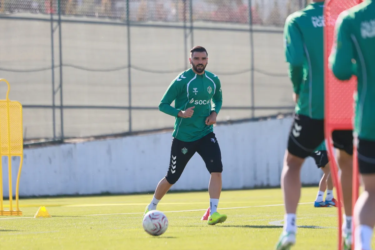 Alagöz Holding Iğdır FK hazırlıklarını çift kale maçla devam ettirdi