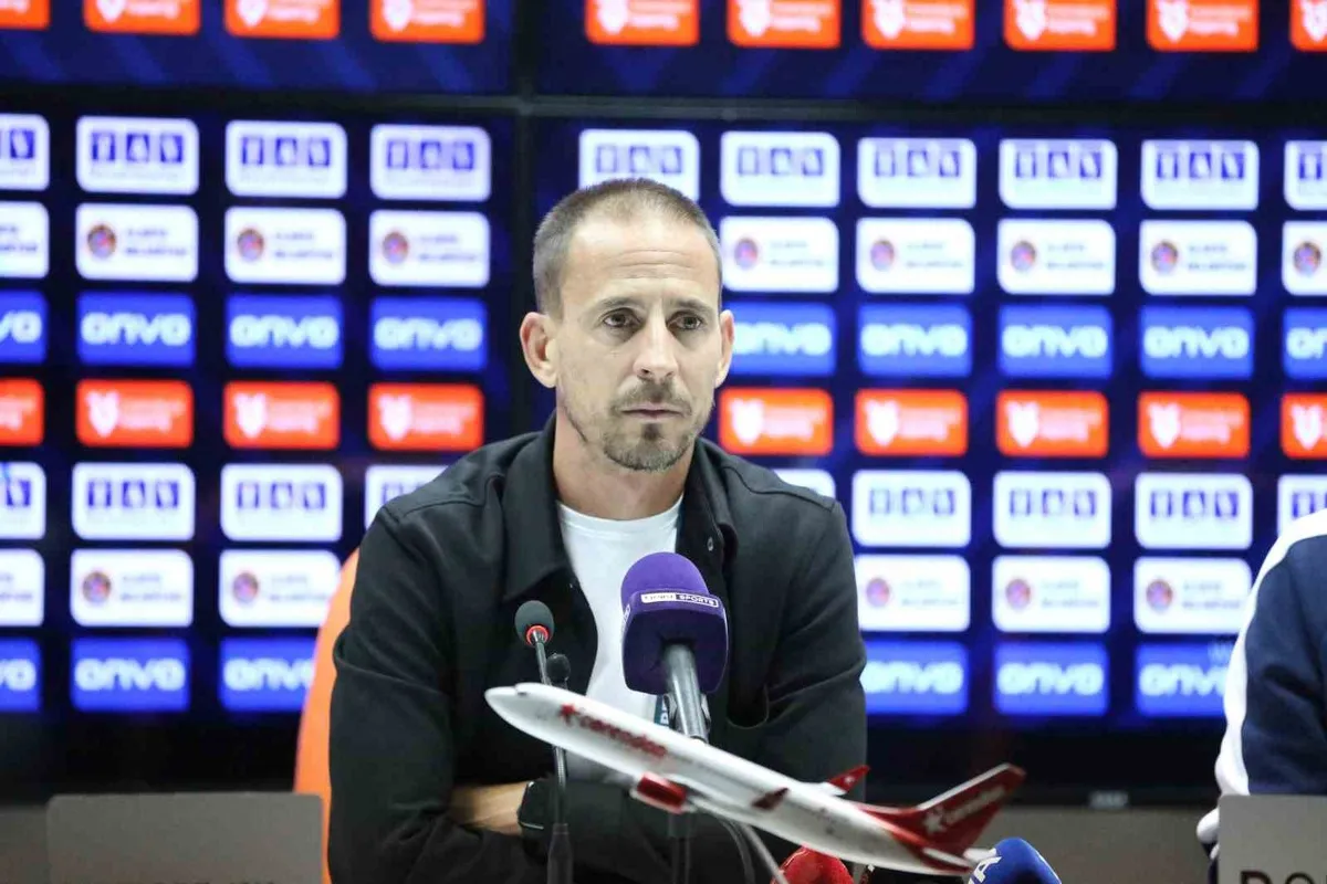 Alanyaspor Teknik Direktörü Pereira: İlk yarı resmen sahaya çıkmadık