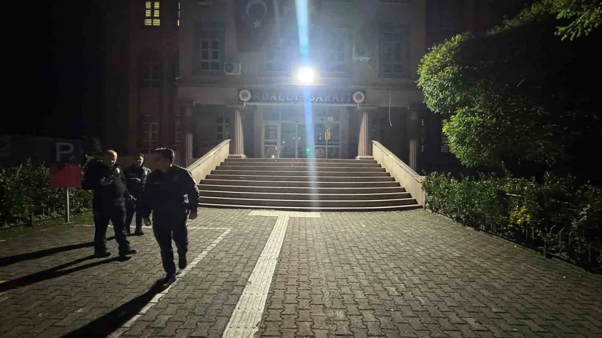 Alaplı'da jandarmanın dur ihtarına uymayan araçtaki 5 kişi serbest bırakıldı