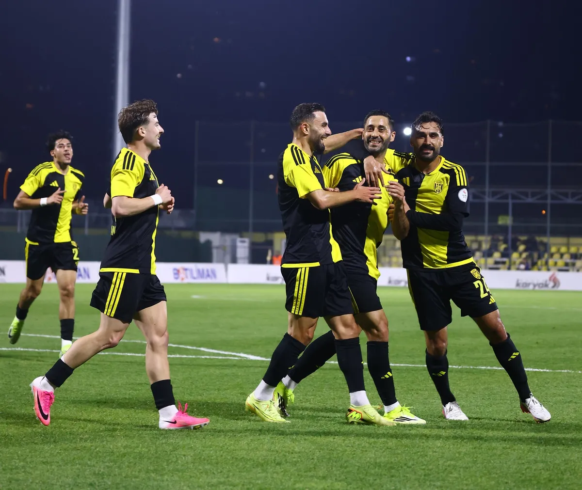 Aliağa FK liderlik koltuğuna oturdu: Muş Spor haftayı puansız kapattı