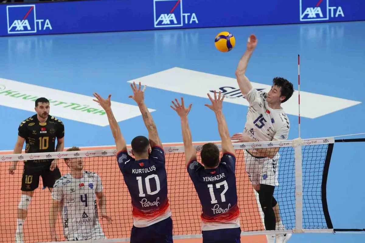 Altekma, Efeler Ligi'nde konuk ettiği Halkbank'a 3-0 mağlup oldu