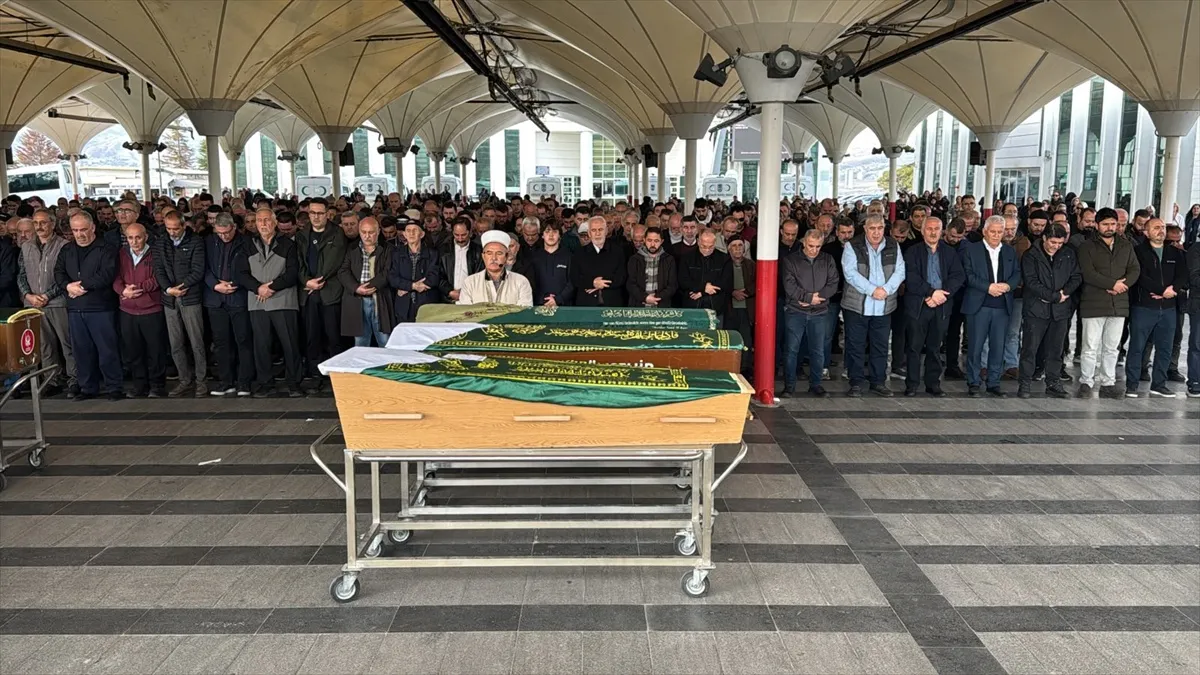 Ankara Yenimahalle'de eski eşi tarafından öldürülen Aynur Ekici defnedildi