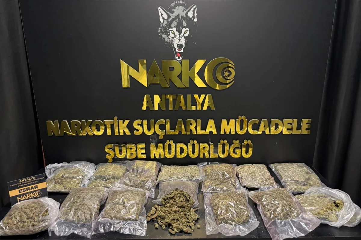 Antalya Kepez'de düzenlenen operasyonda 7 kilo 500 gram esrar ele geçirildi