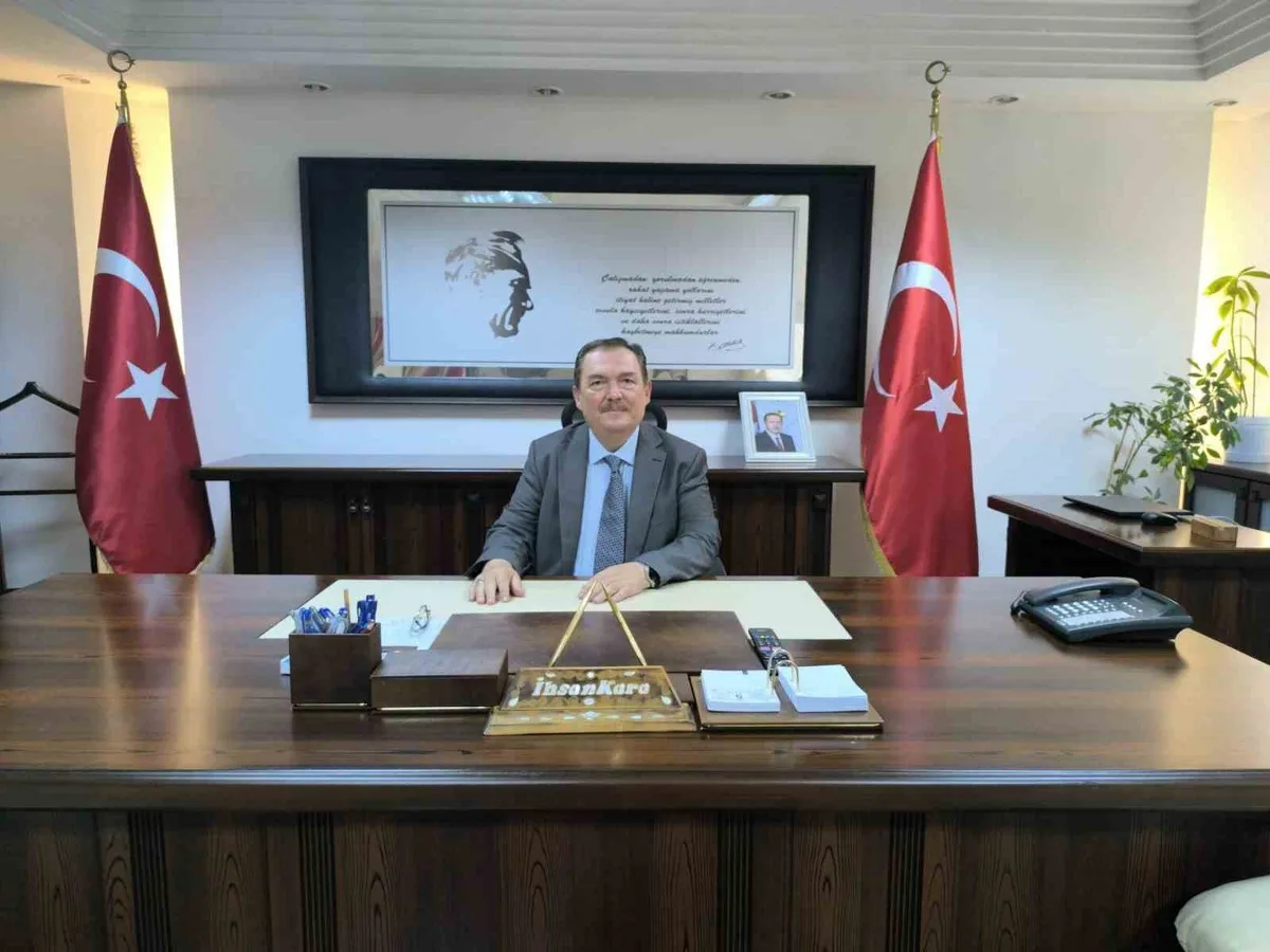 Antalya Muratpaşa Kaymakamı İhsan Kara kalp krizi sonucu hayatını kaybetti
