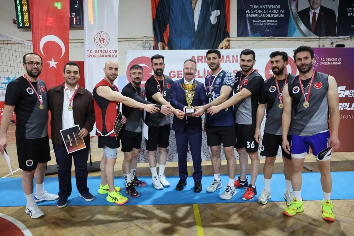 Ardahan'da düzenlenen 4. Kamu Spor Oyunları voleybol finaliyle tamamlandı