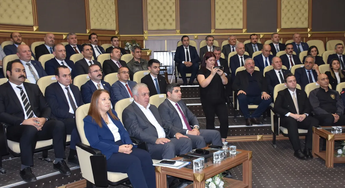 Artvin'de 359 kamu yatırım projesinin son durumu toplantıda değerlendirildi