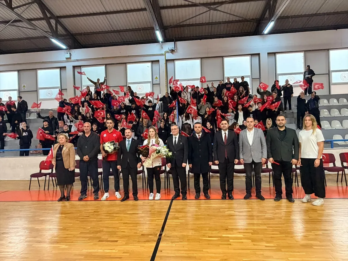 Avrupa şampiyonu boksör Fatma Belinay Ergin Biga'da coşkuyla karşılandı