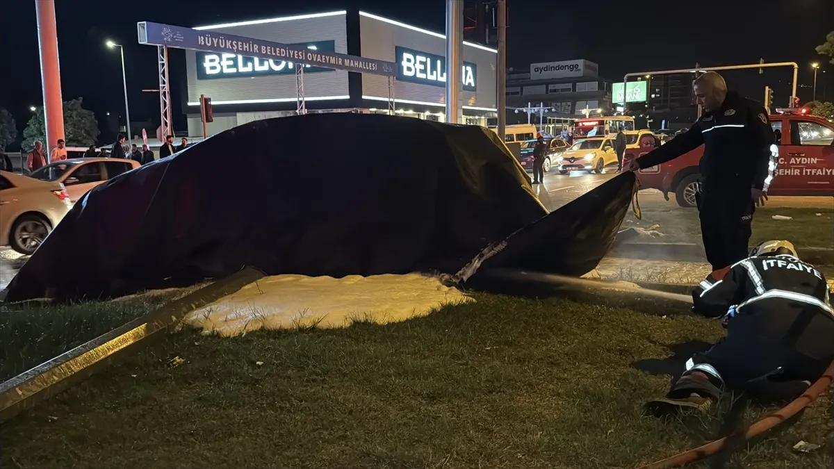 Aydın Efeler'de tırla çarpışan elektrikli otomobil alev topuna döndü