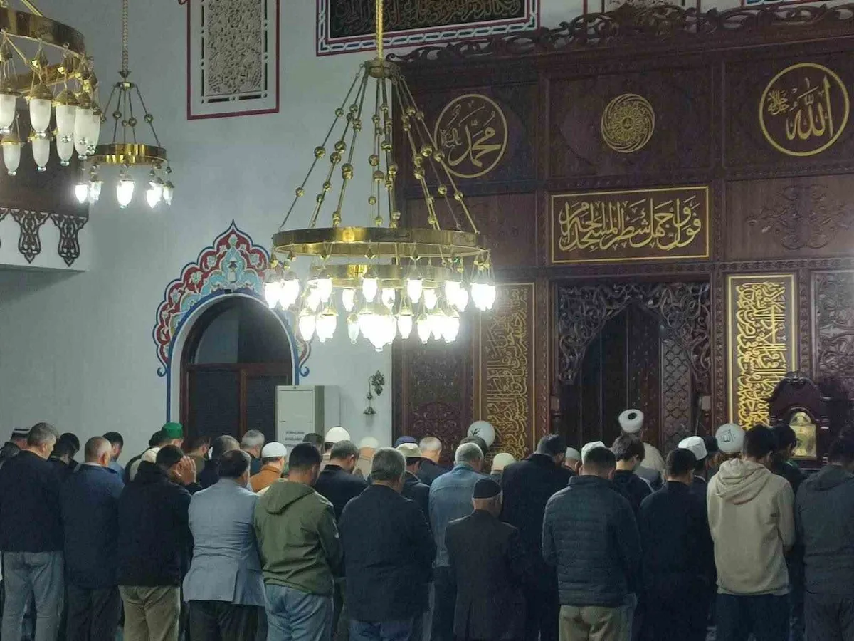 Aydın Efeler'deki Telli Dede Camii'nde sabah namazı buluşması düzenlendi