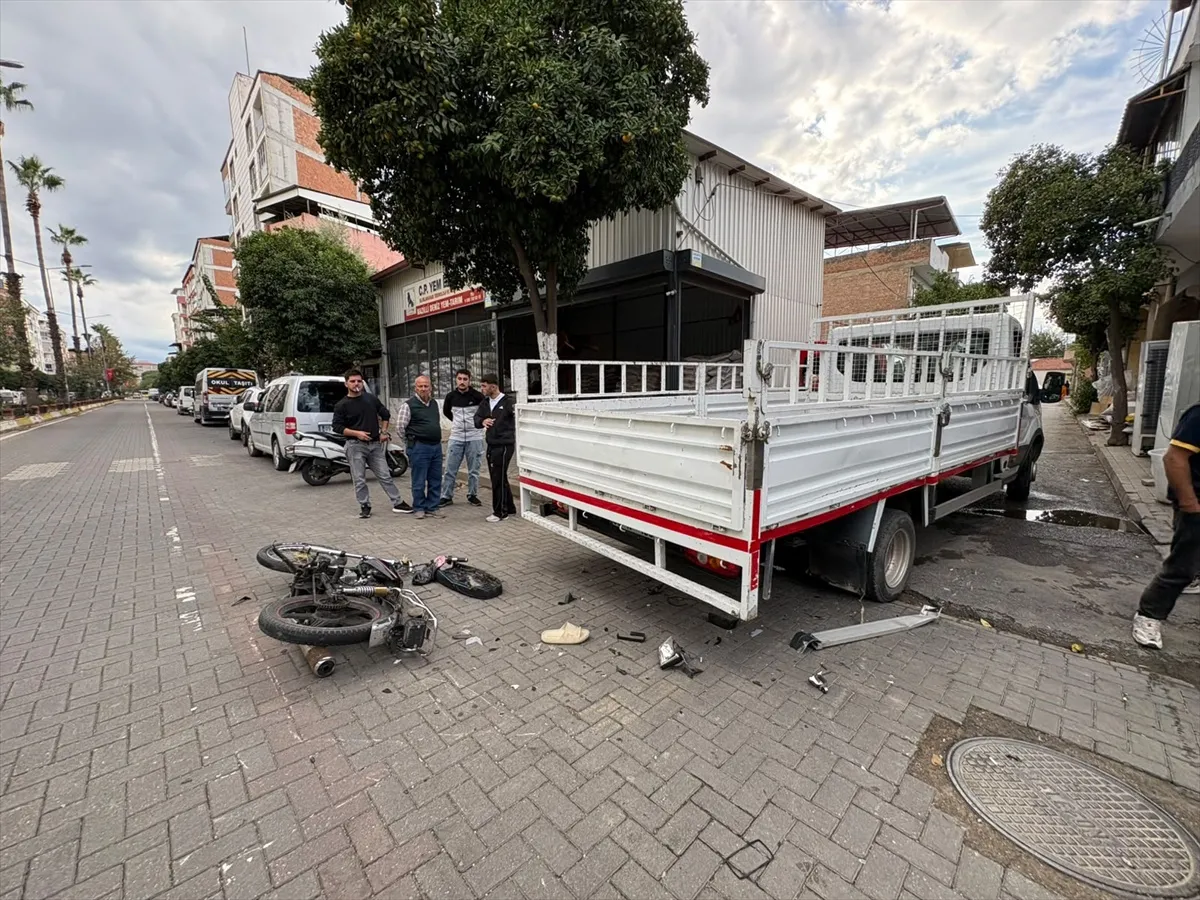 Aydın Nazilli'de motosiklet ve kamyonetin karıştığı kazada bir kişi yaralandı
