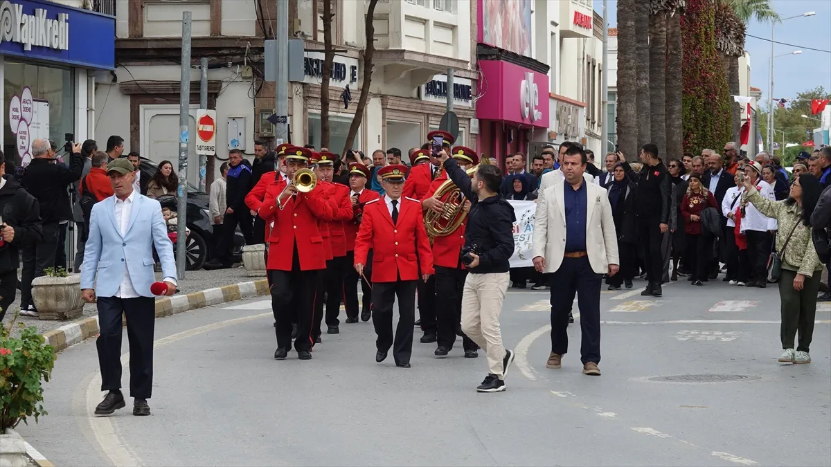 Ayvalık'ta 21. Zeytin Hasadı ve Turizm Festivali coşkulu bir törenle başladı