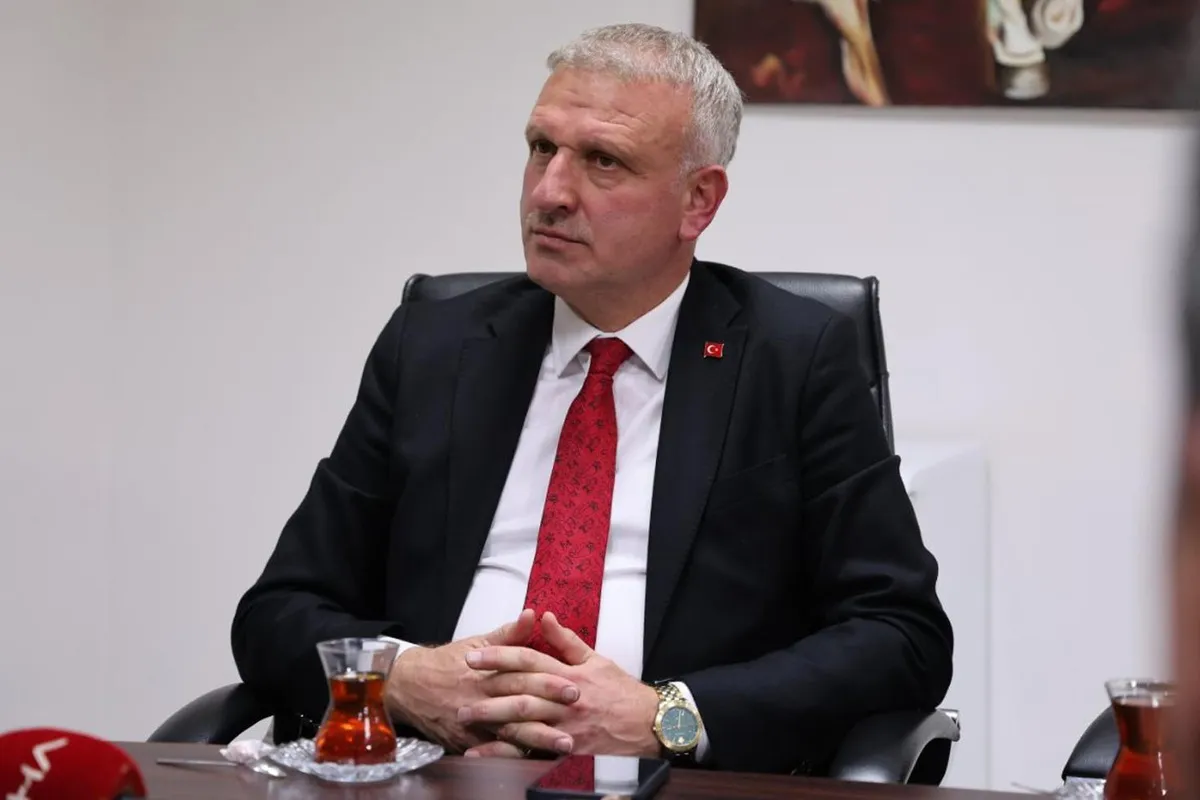 Azerbaycanlı gazeteciden Oktay Saral'a Trabzon Of göndermeli sert tepki