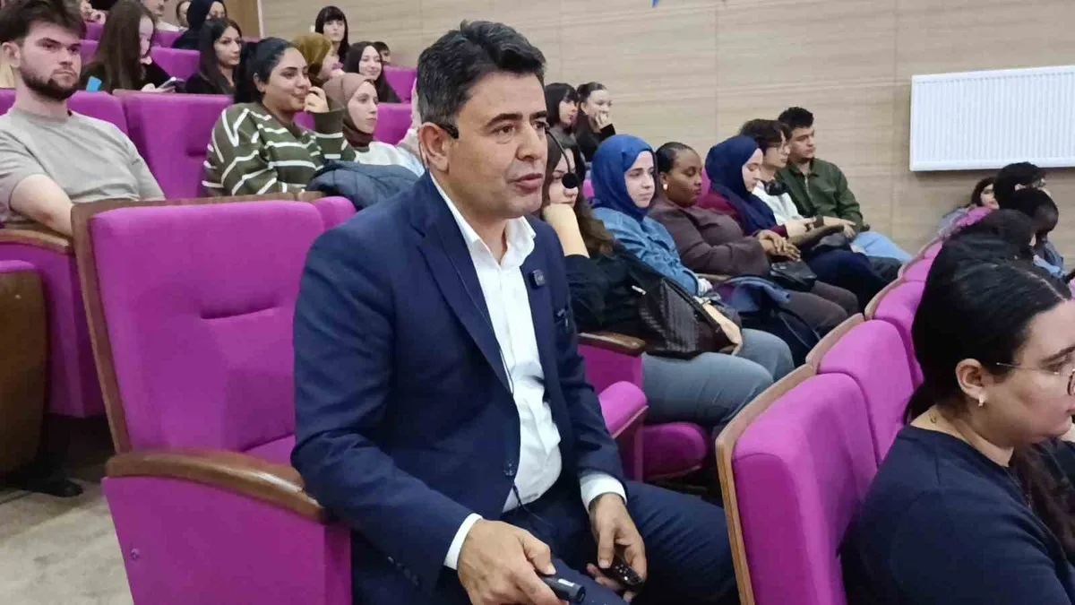 Bakan Yardımcısı Boyraz, Bartın Üniversitesi'nde milli hızlı treni anlattı