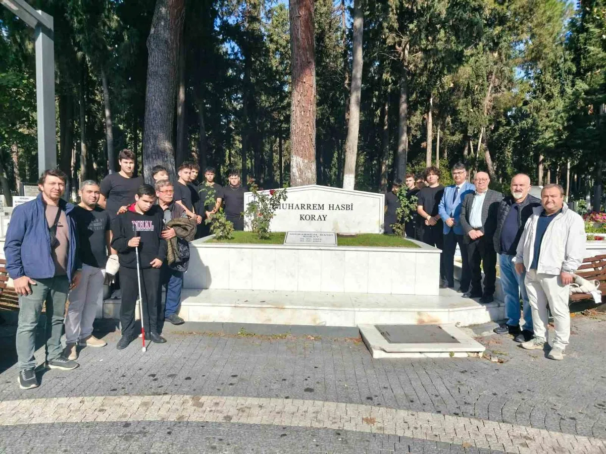 Balıkesir'de hayırsever sanayici Muharrem Hasbi Koray kabri başında anıldı