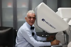 Balıkesir’deki böbrek ameliyatına Cerrahpaşa’dan uzaktan robotik destek verildi