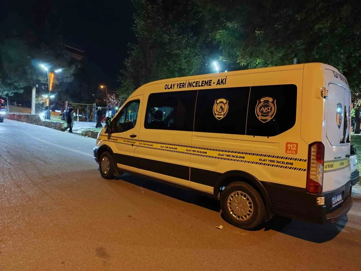Batman'da parkta çıkan kavgada bir kişi bıçakla yaralandı