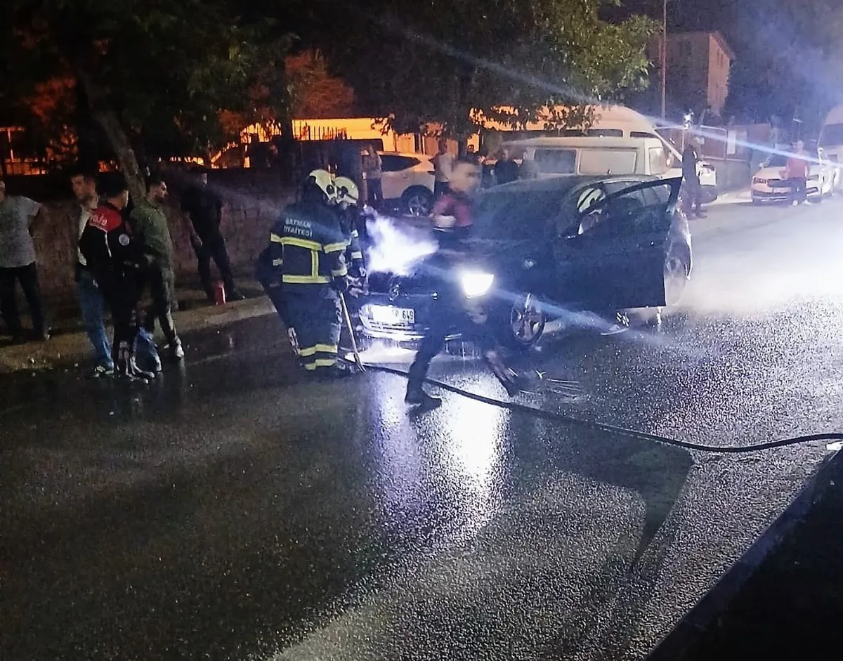 Batman'da seyir halindeki otomobil alevlere teslim oldu