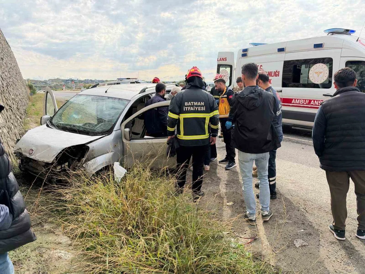 Batman'ın Kozluk ilçesinde meydana gelen trafik kazasında 2 kişi yaralandı