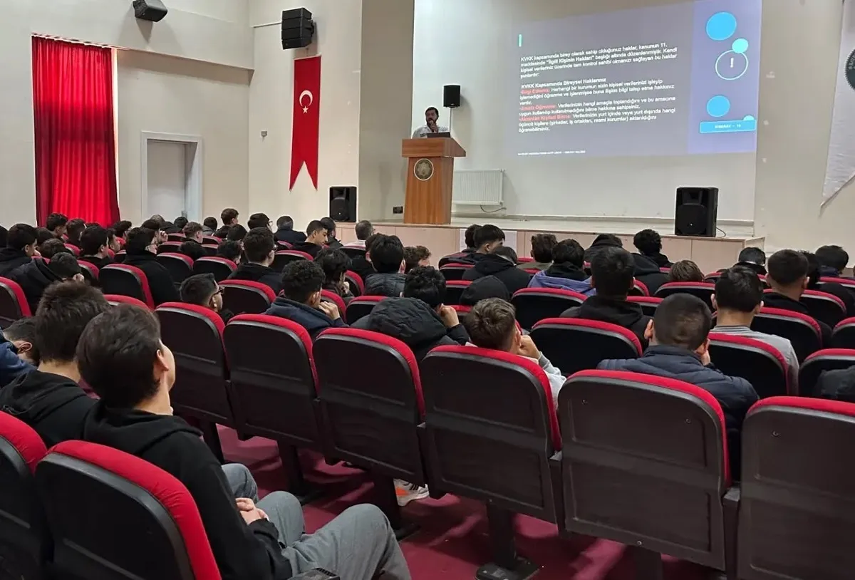 Bayburt Anadolu İmam Hatip Lisesinde siber güvenlik eğitimi verildi