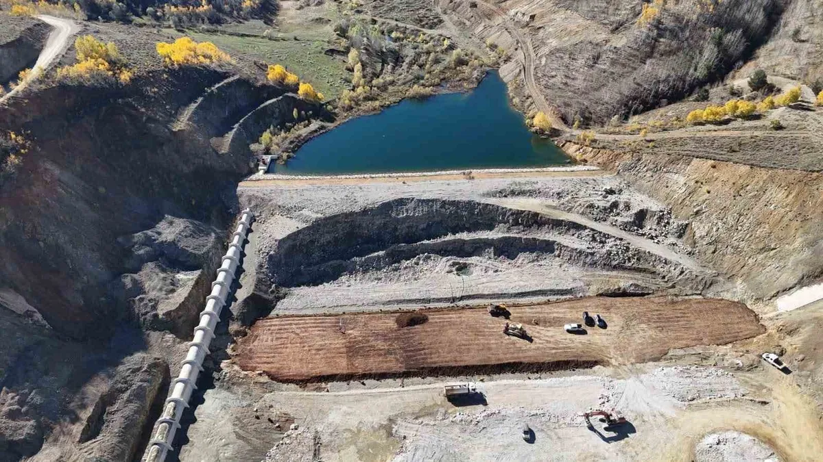 Bayburt Demirözü'ndeki Petekli Göleti inşaatında incelemeler yapıldı