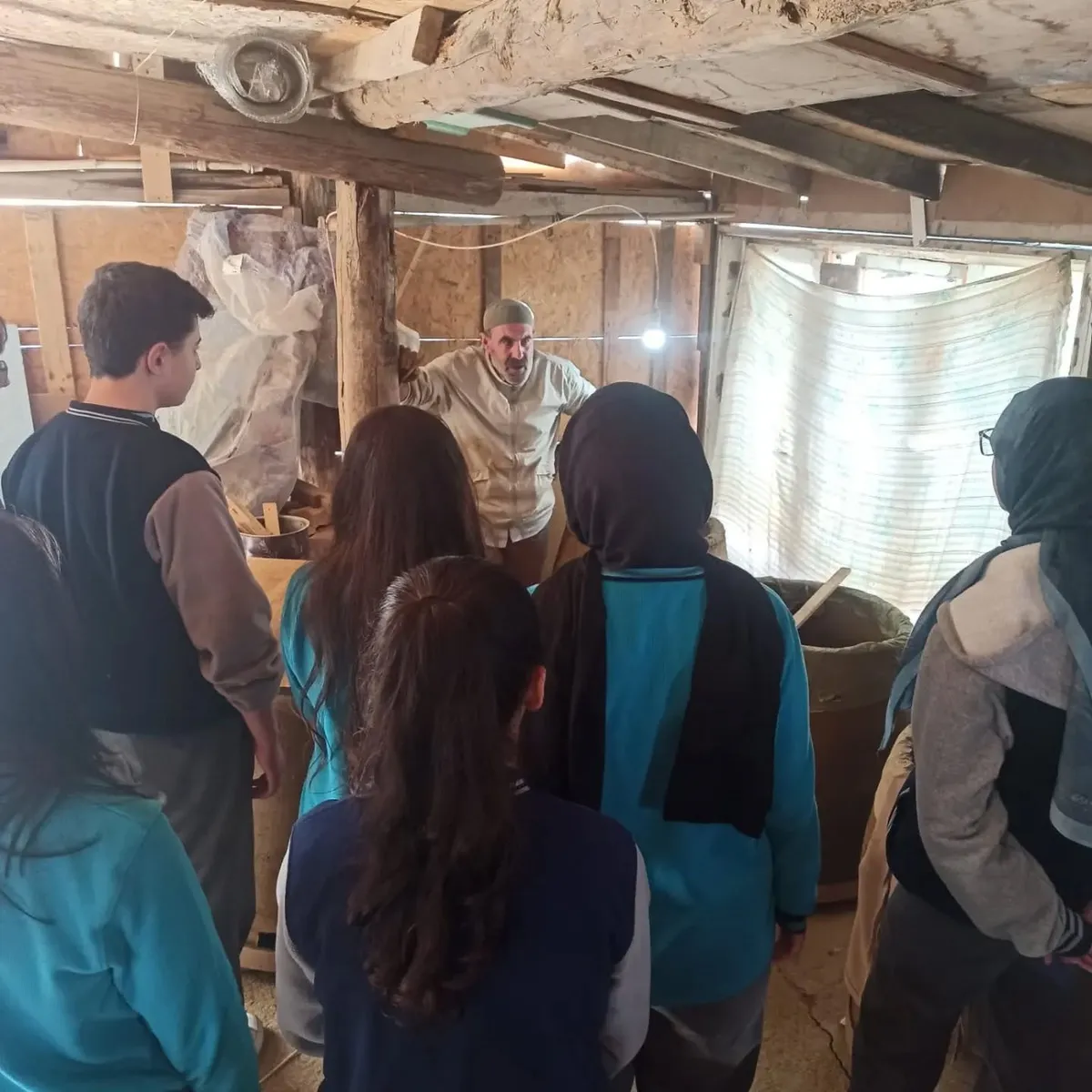 Bayburt Fen Lisesi öğrencileri tandır yapımının inceliklerini yerinde öğrendi