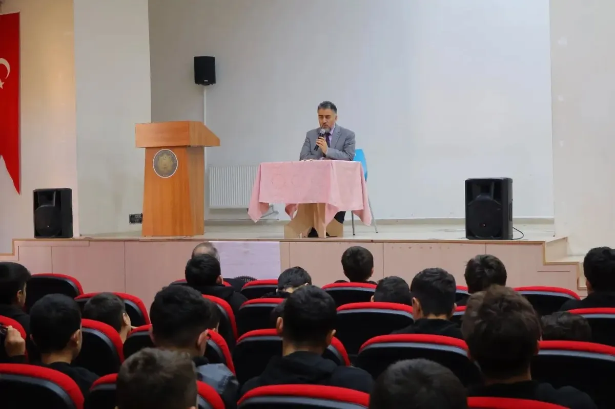 Bayburt İl Müftüsü Bektaş'tan İmam Hatipliler Haftası'na özel konferans