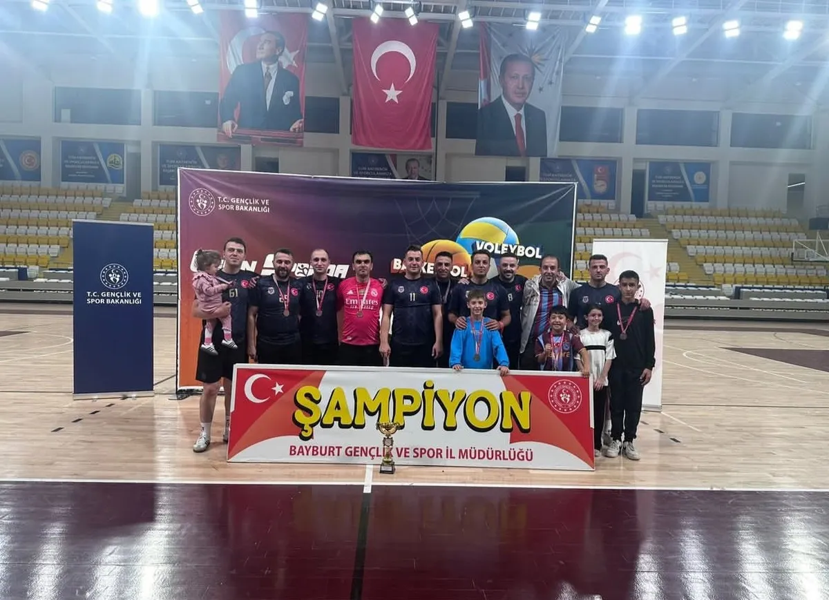 Bayburt'ta düzenlenen 4. Kamu Spor Oyunları futsal turnuvasının şampiyonu belli oldu