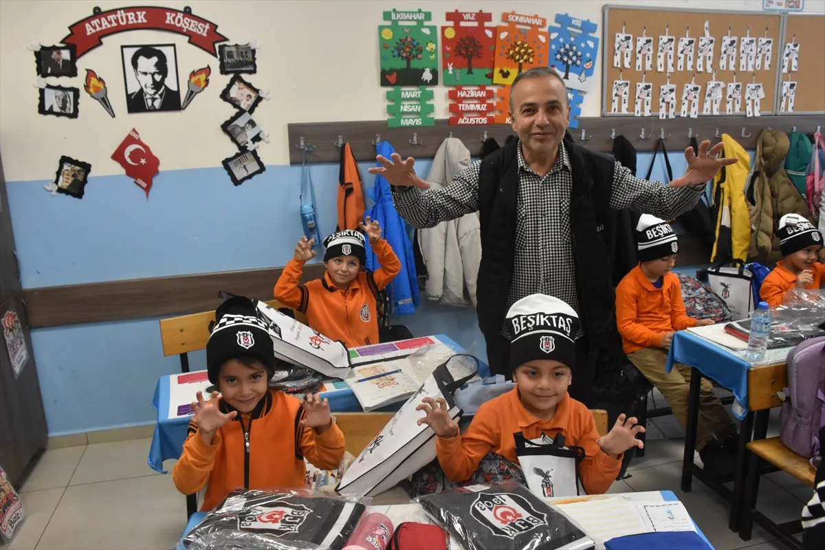 Beşiktaş Çarşı Vicdan grubu Afyonkarahisar Dinar'da öğrencileri sevindirdi
