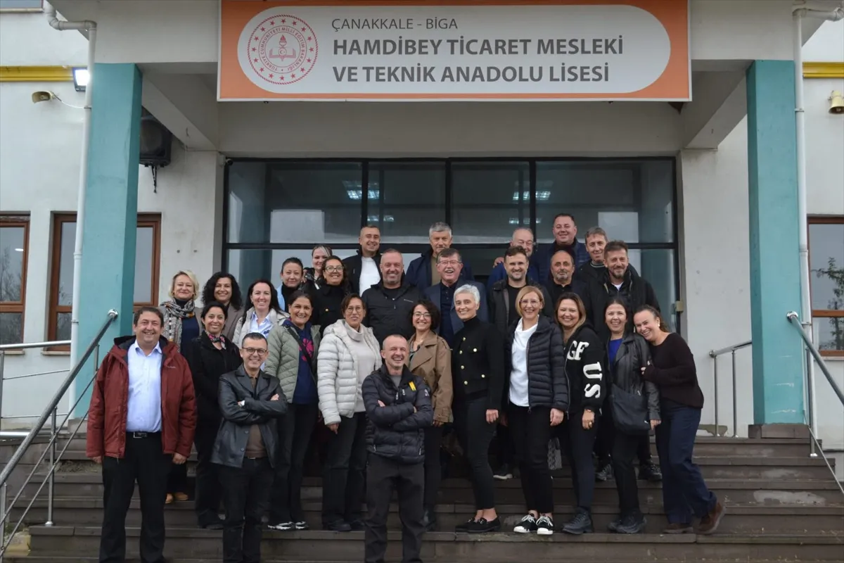 Biga Hamdibey Ticaret Meslek Lisesi mezunları 27 yıl sonra bir araya geldi