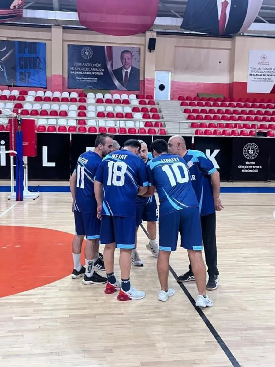 Bilecik Aile ve Sosyal Hizmetler voleybol takımı Osmaneli Müftülüğünü mağlup etti